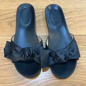 Banana republic leather pool slides with bow - size 9